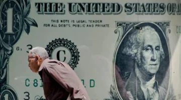 <p><strong>تراجع طفيف..</strong> الدولار يسجل انخفاضًا في بنوك مصر ببداية نوفمبر 2025</p>